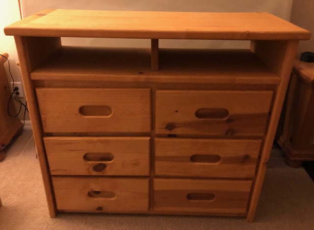 dresser 2.jpg