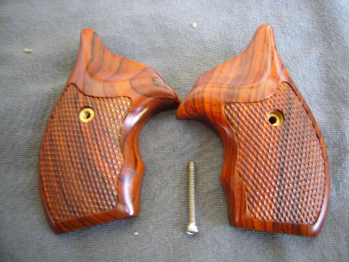 S&W grips n holster 4.jpg